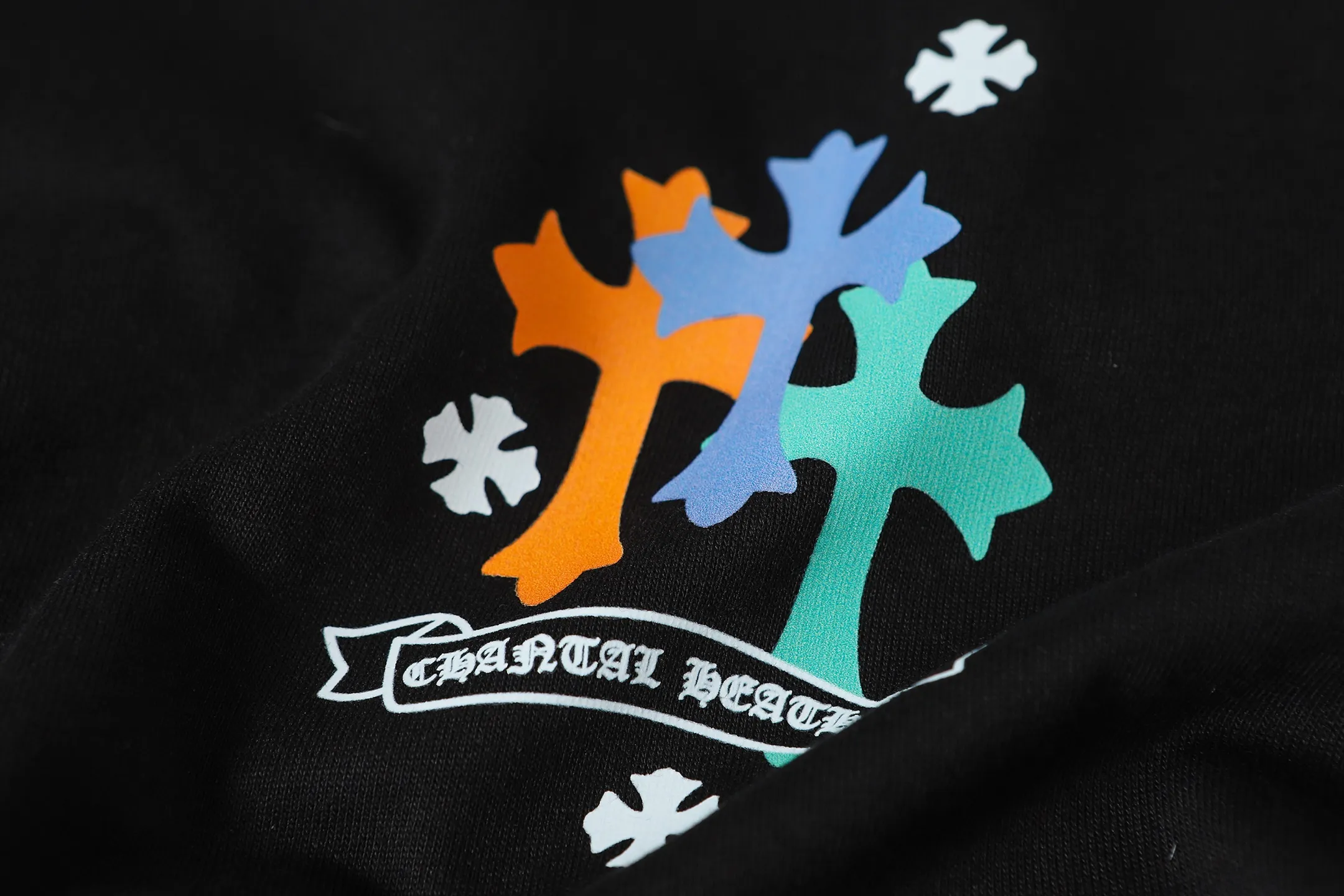 P150 cross-border model, please do not place an order if you are pursuing quality -Chrome Hearts/Chrome Hearts Sanskrit horseshoe sunflower print popular short-sleeved T-shirt -High weight, high density and high quality, soft, delicate and skin-friendly wool, soft and silky to the touch, excellent warmth and skin-friendly properties -Customized weaving and dyeing, no color difference, no matter the fabric or workmanship details, beat the ordinary version on the market -Colour: black white -Size: S M L XL
